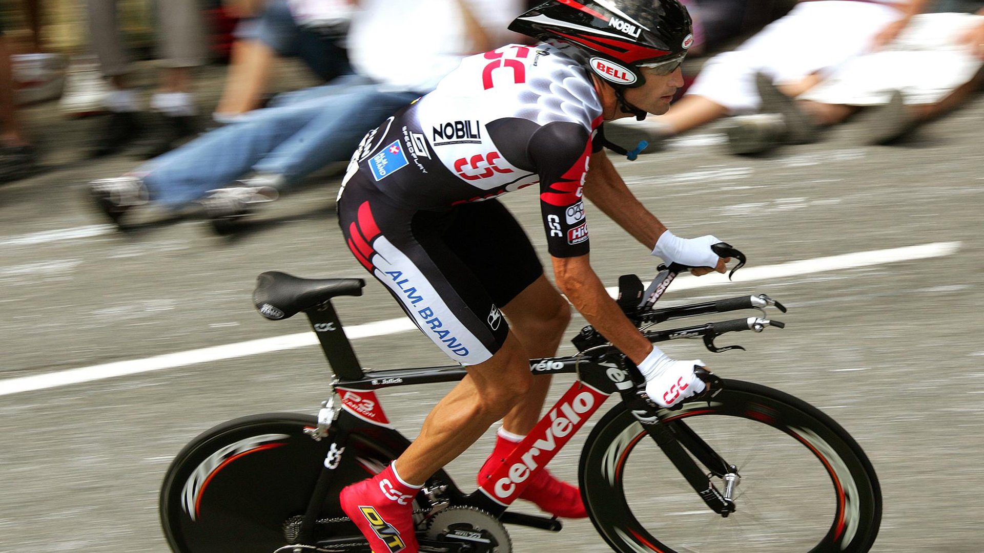 RNG观众热烈欢呼！德约科维奇迎来三赛季出色发挥引发球迷热议